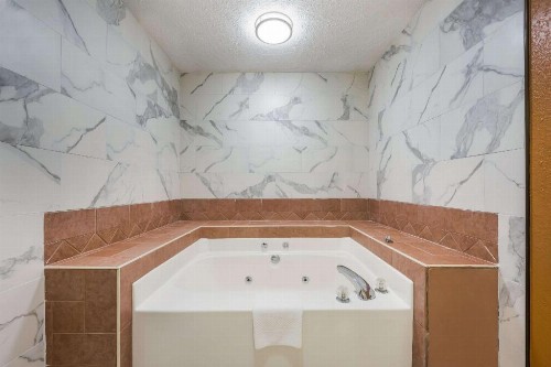 Star Plus Inn & Suites - image 38