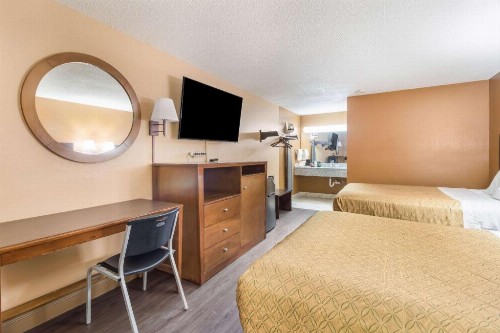 Star Plus Inn & Suites - image 39