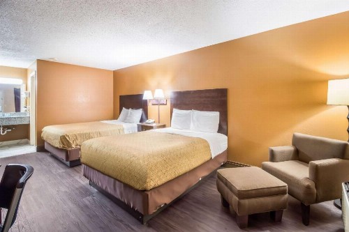 Star Plus Inn & Suites - image 40
