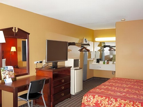 Star Plus Inn & Suites - image 48
