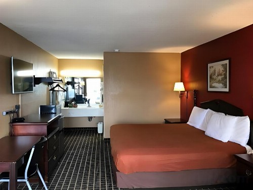 Star Plus Inn & Suites - image 49