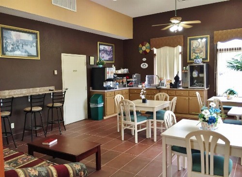 Star Plus Inn & Suites - image 6