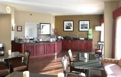 Hampton Inn Sevierville - image 10