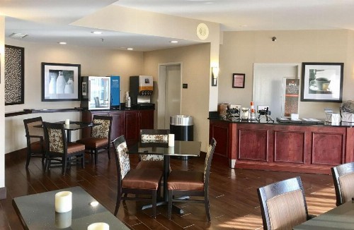 Hampton Inn Sevierville - image 11