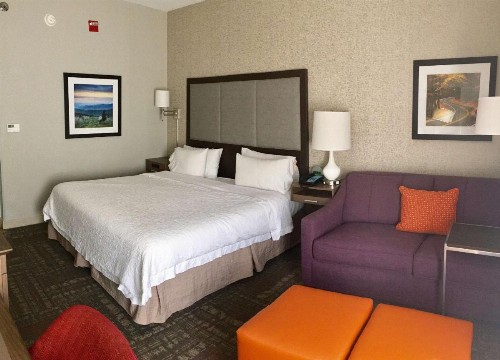 Hampton Inn Sevierville - image 16