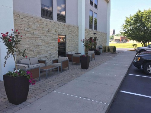 Hampton Inn Sevierville - image 4