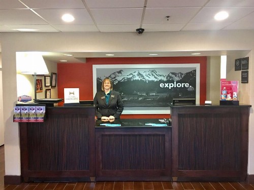 Hampton Inn Sevierville - image 5
