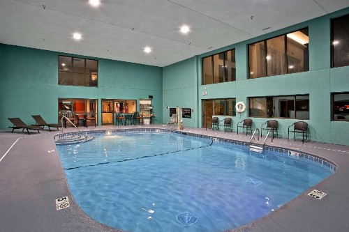 Hampton Inn Sevierville - image 6