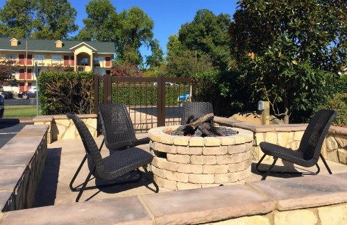 Baymont by Wyndham Sevierville Pigeon Forge - image 38