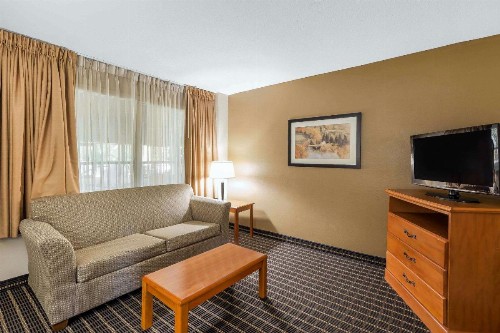Quality Inn & Suites Sevierville - Pigeon Forge - image 21