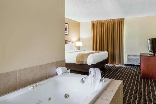 Quality Inn & Suites Sevierville - Pigeon Forge - image 29