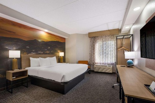 Sleep Inn Sevierville - image 36