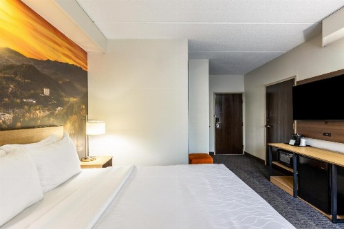 Sleep Inn Sevierville - image 37