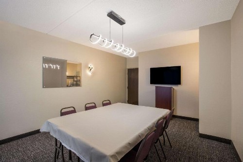Sleep Inn Sevierville - image 40
