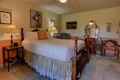 Blue Mountain Mist Country Inn - image 40