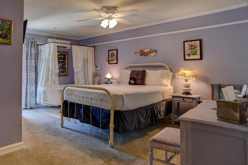 Blue Mountain Mist Country Inn - image 43