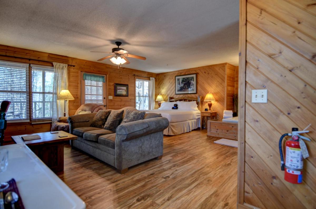 Blue Mountain Mist Country Inn - image 7