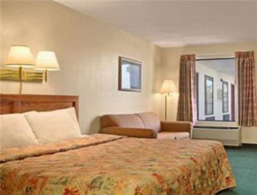 Days Inn by Wyndham Apple Valley Pigeon Forge/Sevierville - image 12