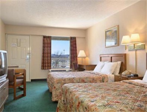 Days Inn by Wyndham Apple Valley Pigeon Forge/Sevierville - image 13