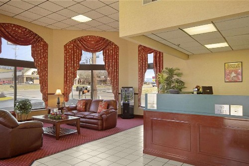 Days Inn by Wyndham Apple Valley Pigeon Forge/Sevierville - image 4