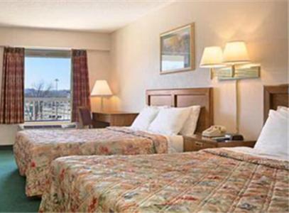 Days Inn by Wyndham Apple Valley Pigeon Forge/Sevierville - image 5