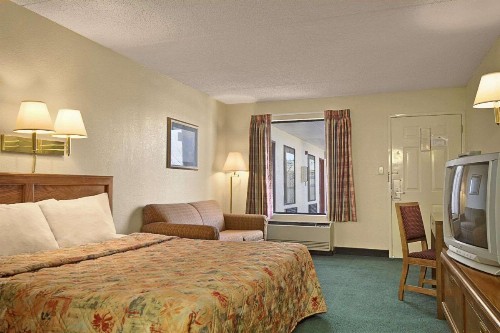 Days Inn by Wyndham Apple Valley Pigeon Forge/Sevierville - image 8