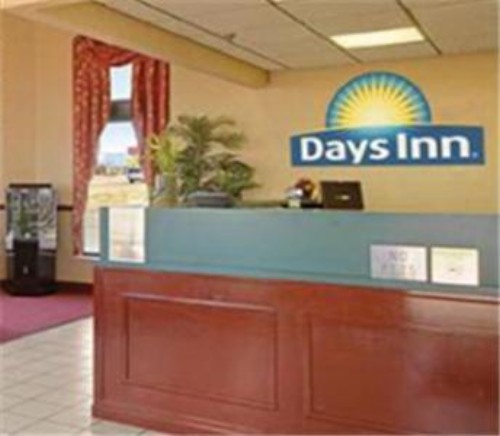 Days Inn by Wyndham Apple Valley Pigeon Forge/Sevierville - image 9