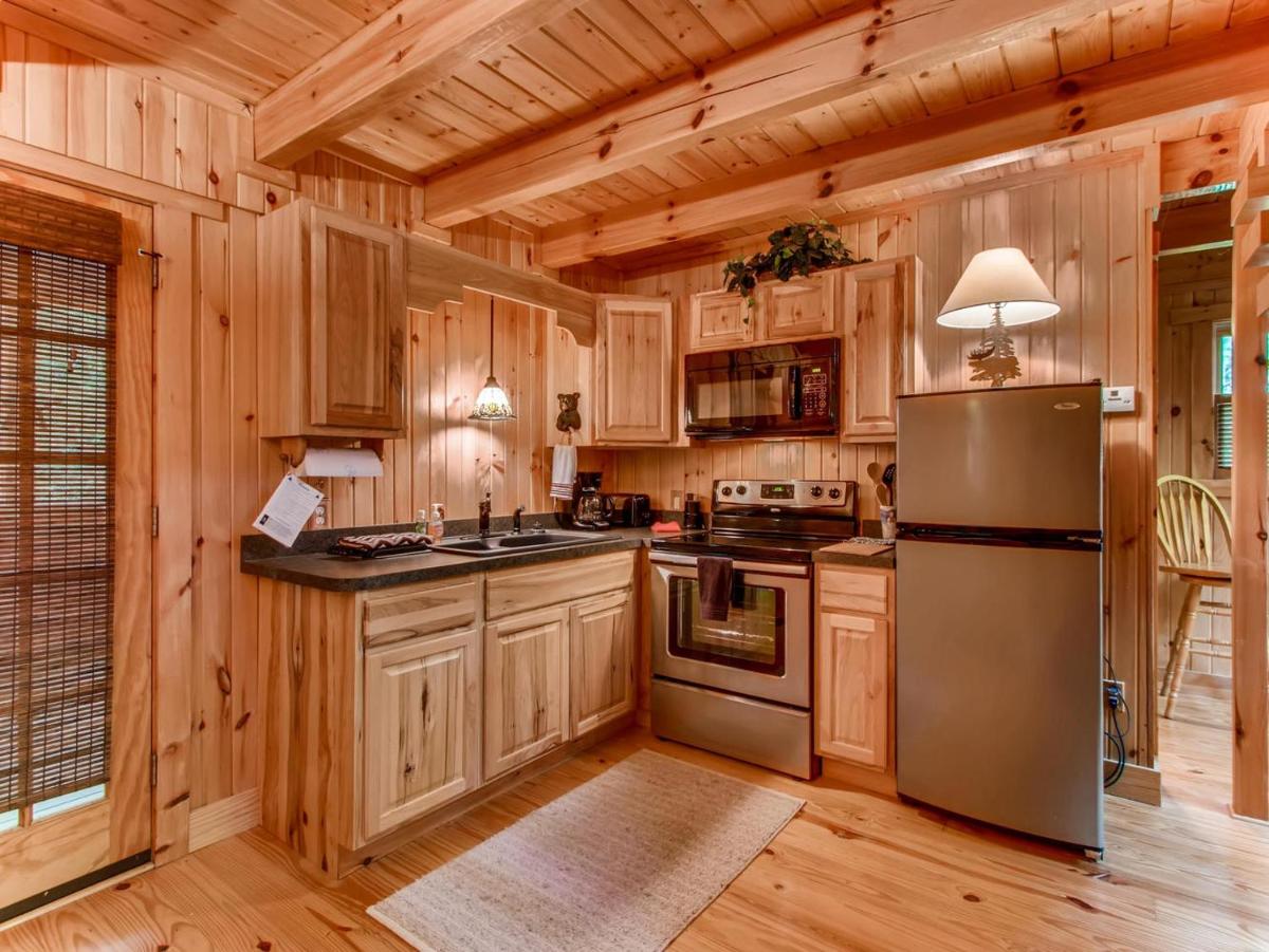 Dogwood Cabin - image 2