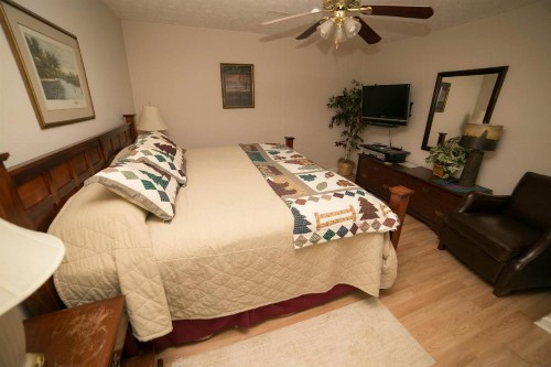 Happy Hollow Cabin - image 11