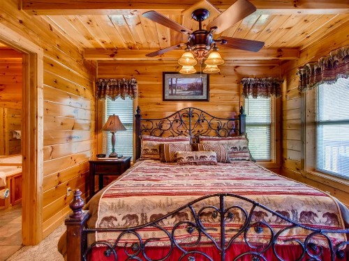 Bear Haven Cabin - image 12