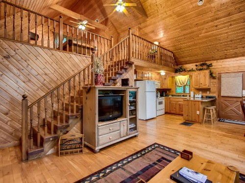 Southern Charm Cabin - image 11