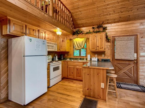 Southern Charm Cabin - image 12