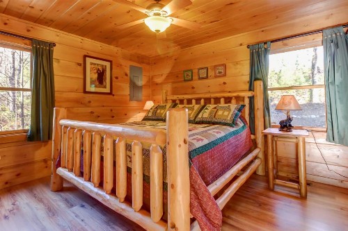 Two Bears Cabin - image 10