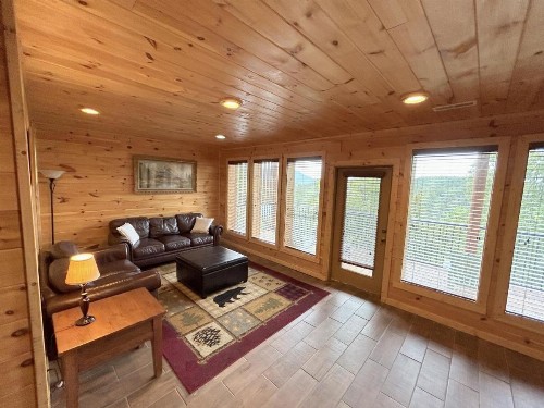 Wild Mountain Honey 3 Bedroom/3 Bath Home with Home Theater - image 11