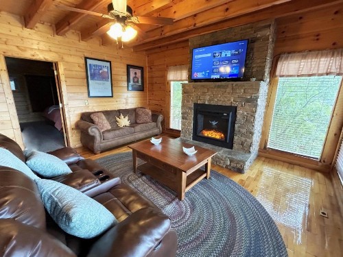 Wild Mountain Honey 3 Bedroom/3 Bath Home with Home Theater - image 9