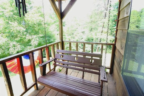 Hartman Hideaway Economy Cabin - image 5