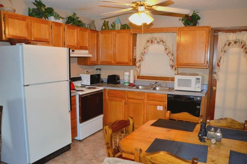 Hartman Hideaway Economy Cabin - image 3