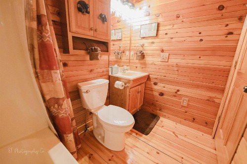A Slice of Heaven Cabin - image 10