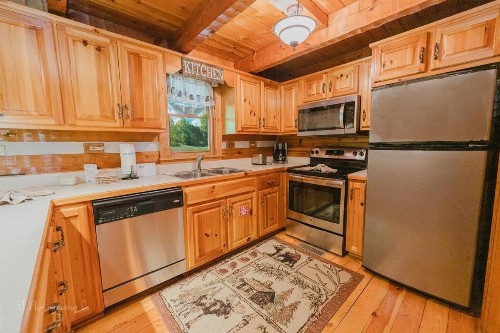 A Slice of Heaven Cabin - image 11