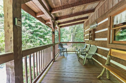 A Slice of Heaven Cabin - image 13