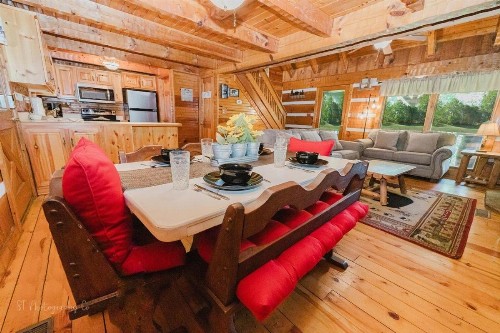 A Slice of Heaven Cabin - image 15
