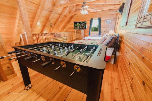 A Slice of Heaven Cabin - image 16