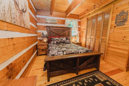 A Slice of Heaven Cabin - image 17