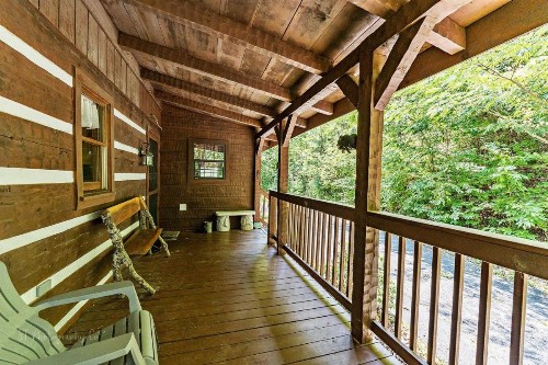 A Slice of Heaven Cabin - image 2