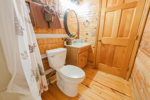 A Slice of Heaven Cabin - image 20