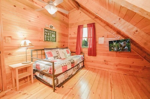 A Slice of Heaven Cabin - image 22
