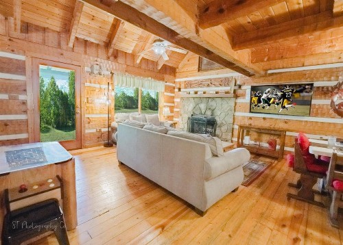 A Slice of Heaven Cabin - image 30