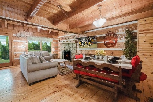A Slice of Heaven Cabin - image 35