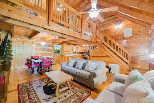 A Slice of Heaven Cabin - image 36