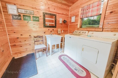 A Slice of Heaven Cabin - image 37